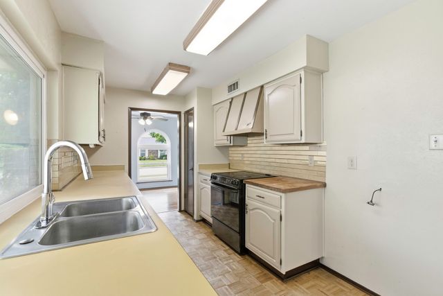 2909 Flagstone Drive, Garland, TX 75044