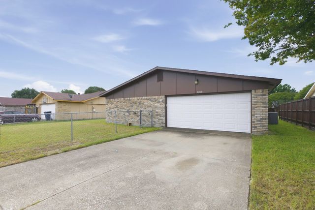 2909 Flagstone Drive, Garland, TX 75044