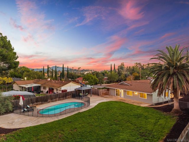 958 Berkshire Ct, Escondido, CA 92025