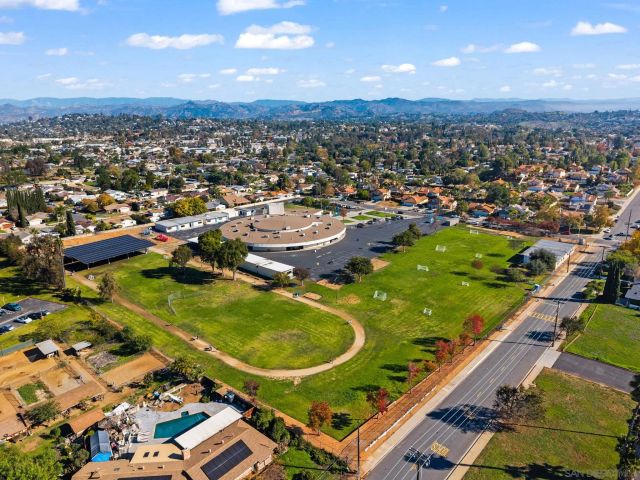 958 Berkshire Ct, Escondido, CA 92025