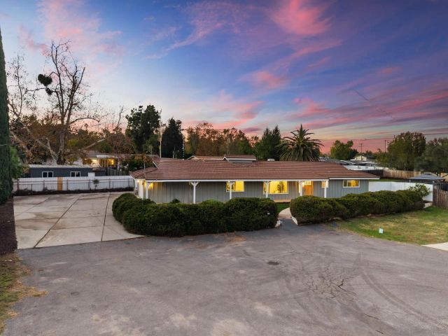 958 Berkshire Ct, Escondido, CA 92025
