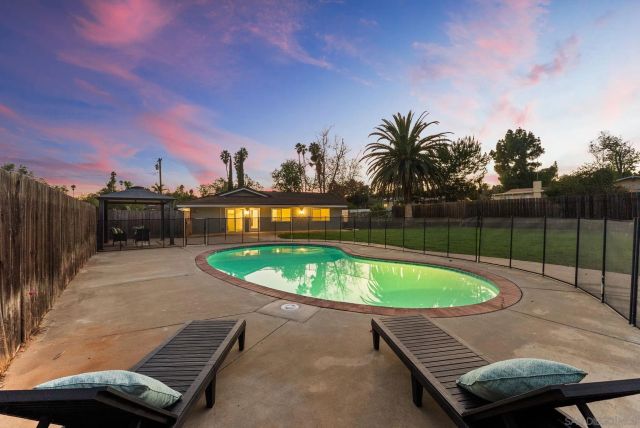 958 Berkshire Ct, Escondido, CA 92025