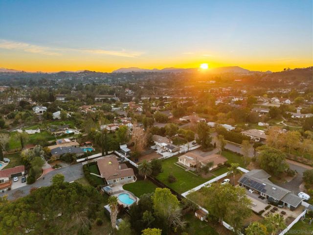 958 Berkshire Ct, Escondido, CA 92025