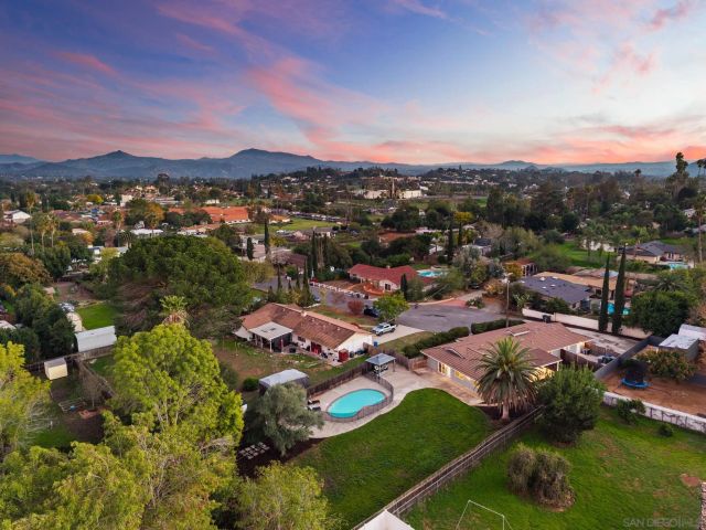 958 Berkshire Ct, Escondido, CA 92025