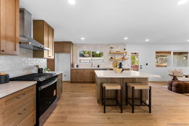 958 Berkshire Ct, Escondido, CA 92025