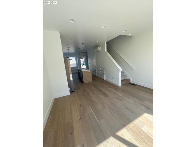 2134 Se BROOKLYN St, Portland, OR 97202