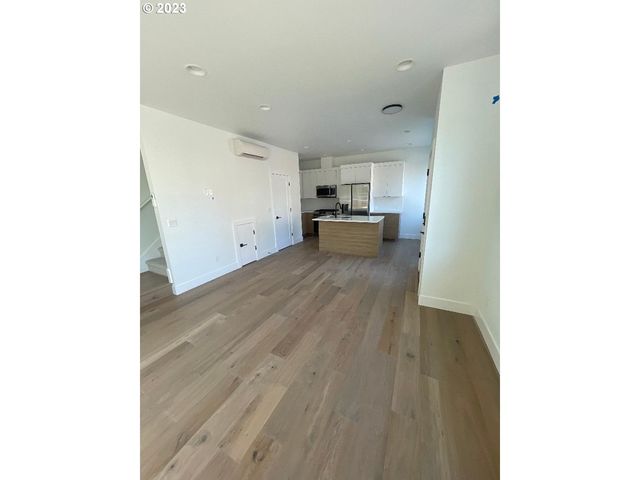 2134 Se BROOKLYN St, Portland, OR 97202