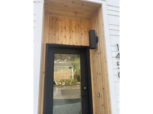 2134 Se BROOKLYN St, Portland, OR 97202