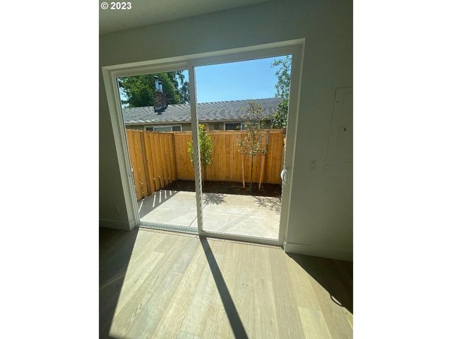 2134 Se BROOKLYN St, Portland, OR 97202