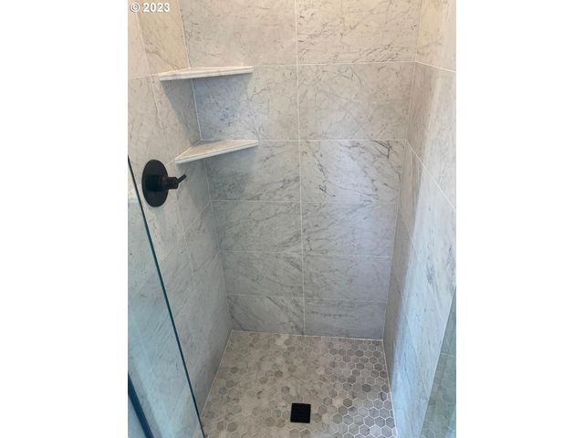 2134 Se BROOKLYN St, Portland, OR 97202