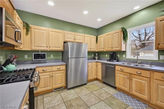 1228 Andrews Avenue, Lakewood, OH 44107