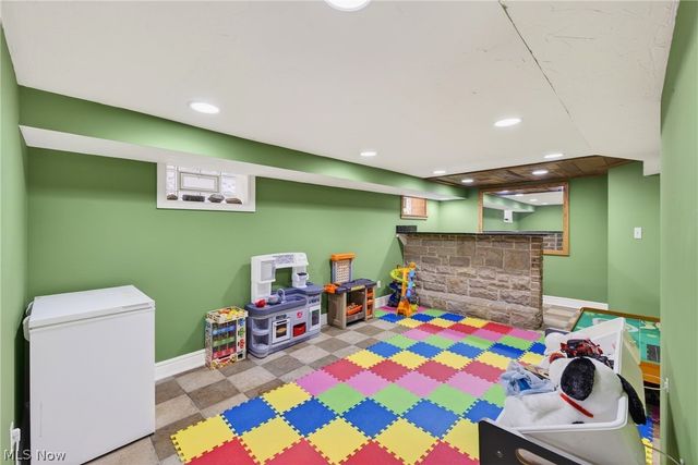 1228 Andrews Avenue, Lakewood, OH 44107