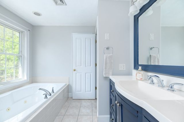 27 Vista Circle, Rutland, MA 01543