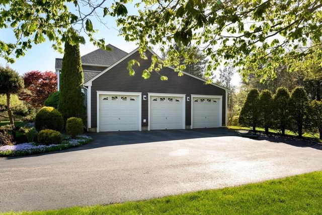 27 Vista Circle, Rutland, MA 01543