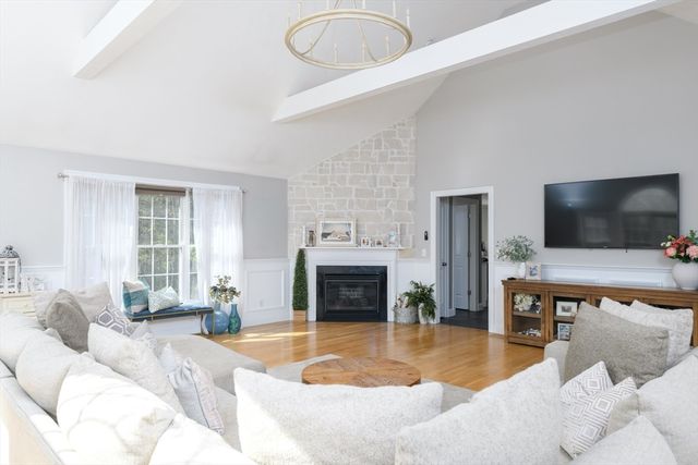 27 Vista Circle, Rutland, MA 01543