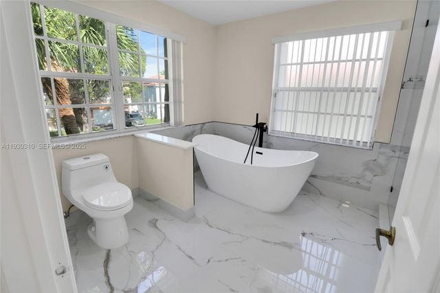 652 NW 133rd Dr, Plantation, FL 33325