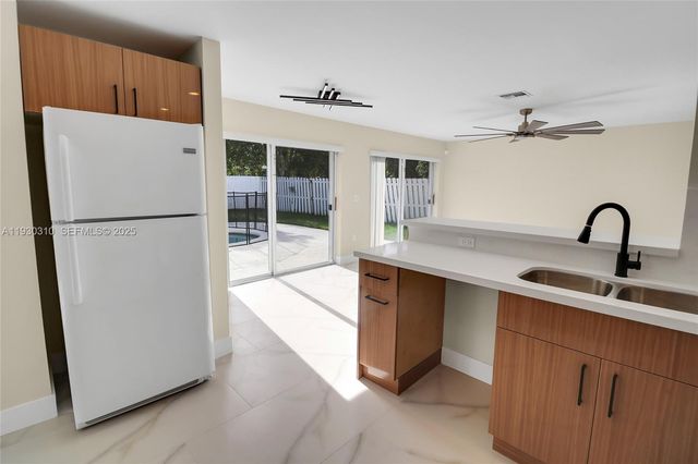 652 NW 133rd Dr, Plantation, FL 33325