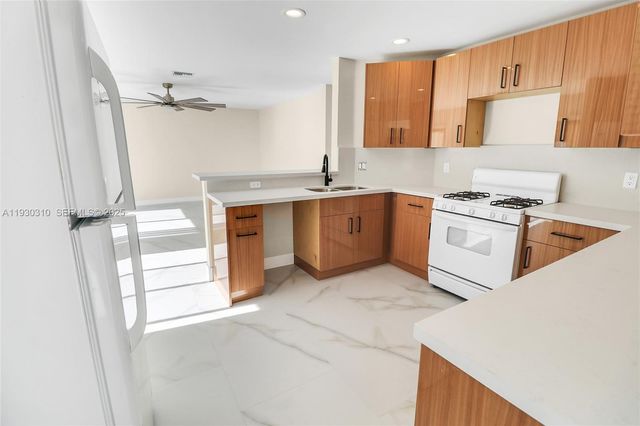 652 NW 133rd Dr, Plantation, FL 33325