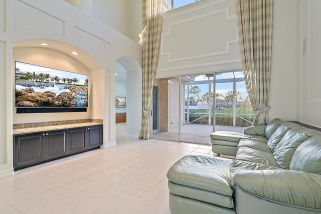 1119 Grand Cay Drive, Palm Beach Gardens, FL 33418