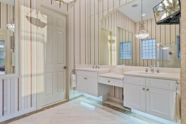 1119 Grand Cay Drive, Palm Beach Gardens, FL 33418