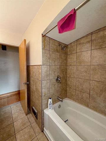 16525 Ego Avenue, Eastpointe, MI 48021