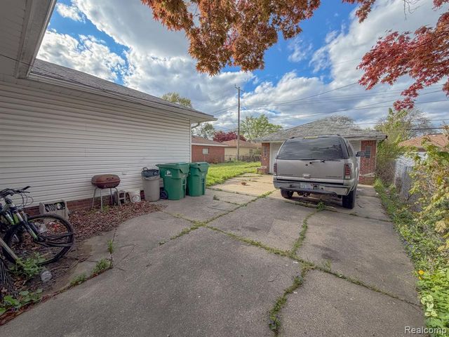 16525 Ego Avenue, Eastpointe, MI 48021