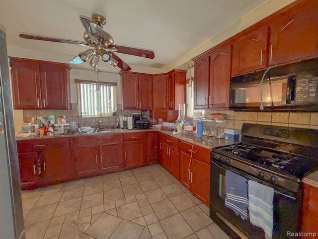 16525 Ego Avenue, Eastpointe, MI 48021