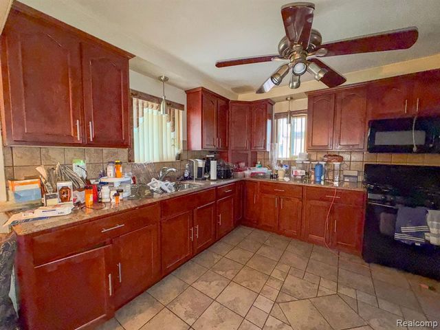 16525 Ego Avenue, Eastpointe, MI 48021