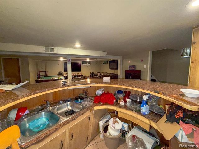 16525 Ego Avenue, Eastpointe, MI 48021