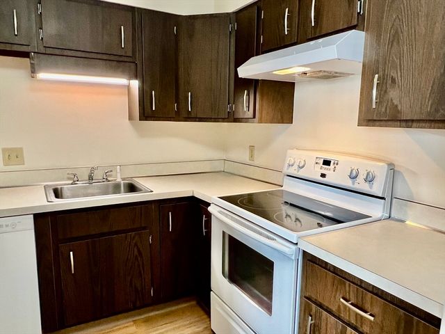 1008 Paradise Road 3N, Swampscott, MA 01907