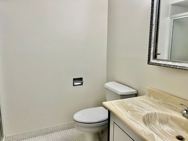 1008 Paradise Road 3N, Swampscott, MA 01907