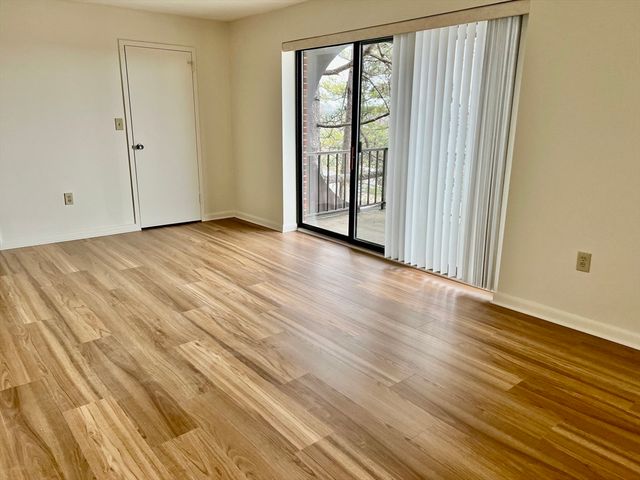 1008 Paradise Road 3N, Swampscott, MA 01907