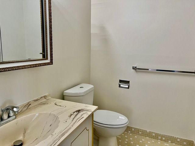 1008 Paradise Road 3N, Swampscott, MA 01907