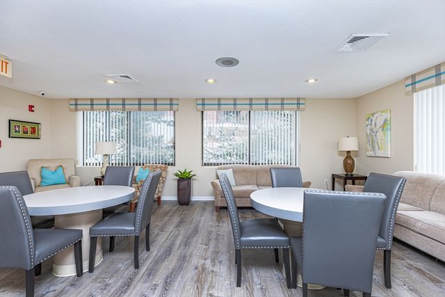 1008 Paradise Road 3N, Swampscott, MA 01907