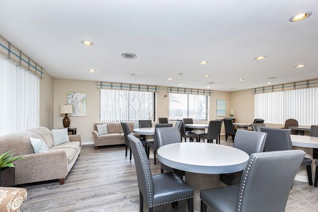 1008 Paradise Road 3N, Swampscott, MA 01907