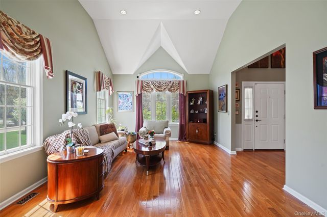 70 Travis Road, Baldwin Place, NY 10505