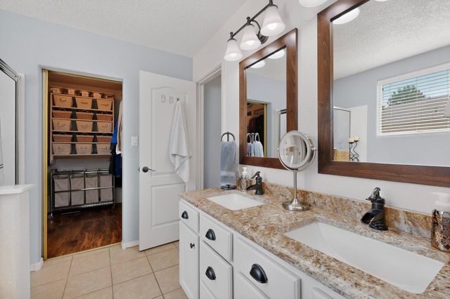 8136 Pony Hills Place NW, Albuquerque, NM 87114