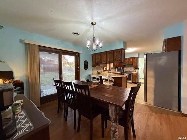 206 Daras Drive, Carmi, IL 62821