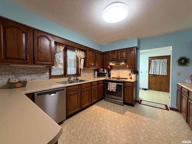 206 Daras Drive, Carmi, IL 62821