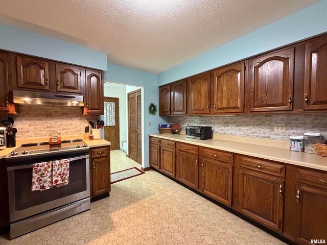 206 Daras Drive, Carmi, IL 62821