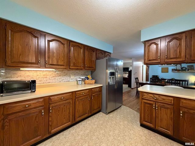 206 Daras Drive, Carmi, IL 62821