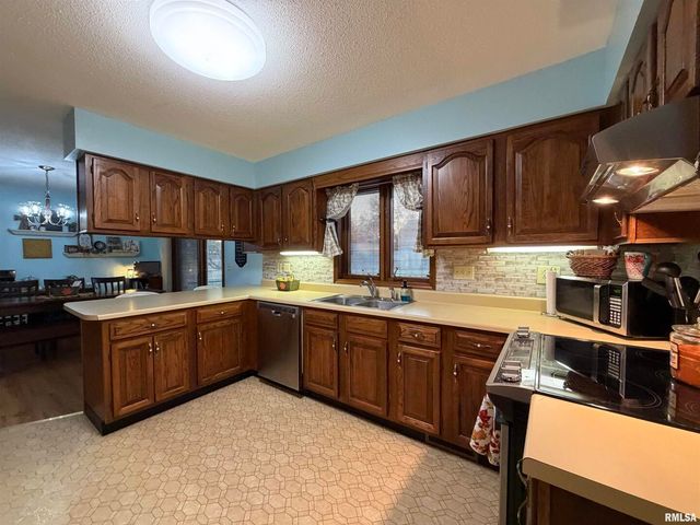 206 Daras Drive, Carmi, IL 62821