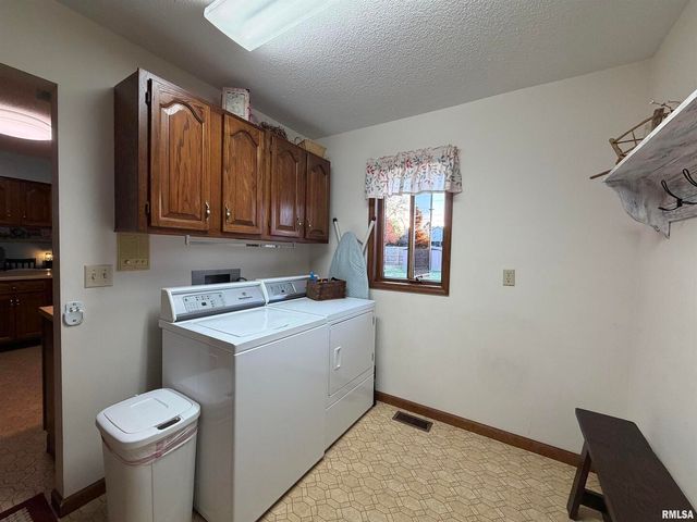 206 Daras Drive, Carmi, IL 62821