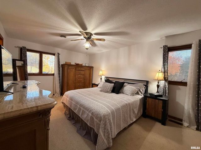 206 Daras Drive, Carmi, IL 62821