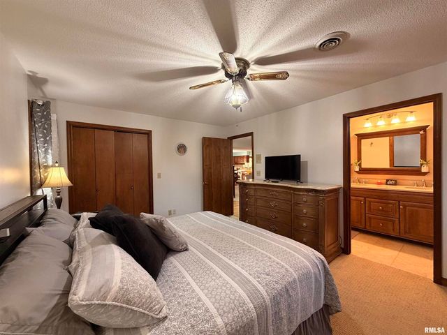 206 Daras Drive, Carmi, IL 62821