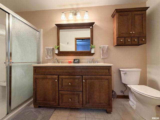 206 Daras Drive, Carmi, IL 62821