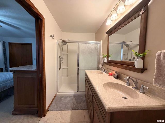 206 Daras Drive, Carmi, IL 62821