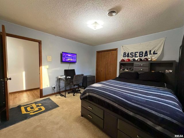 206 Daras Drive, Carmi, IL 62821