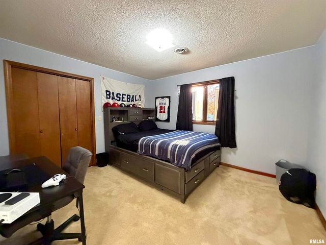 206 Daras Drive, Carmi, IL 62821