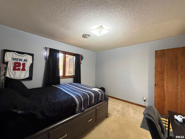 206 Daras Drive, Carmi, IL 62821